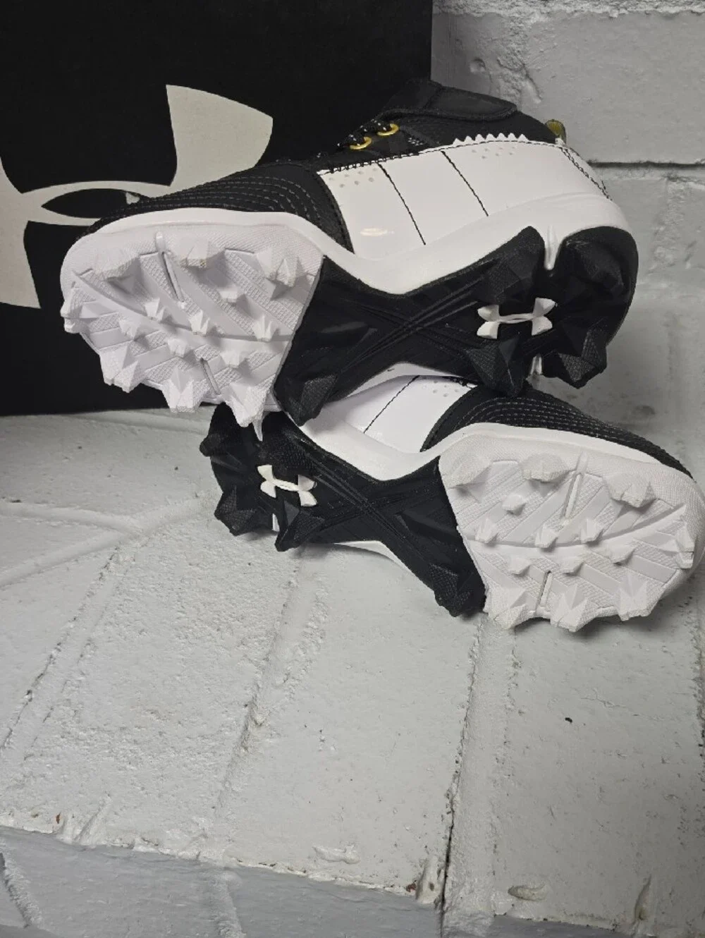 Under Armour Kids Black White and Gold Cleats with BH Strap.  Size 11k. NIB